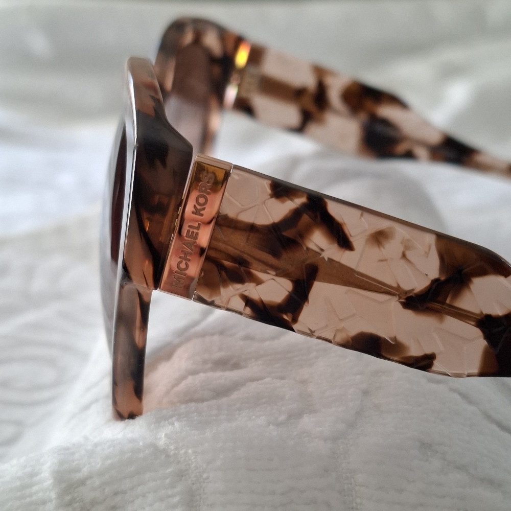 MICHAEL KORS - BAJA SUNGLASSES IN LIGHT TORTOISE - Picture 2 of 10
